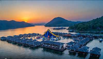 Unterkunft auf dem Wasser bei Sonnenuntergang